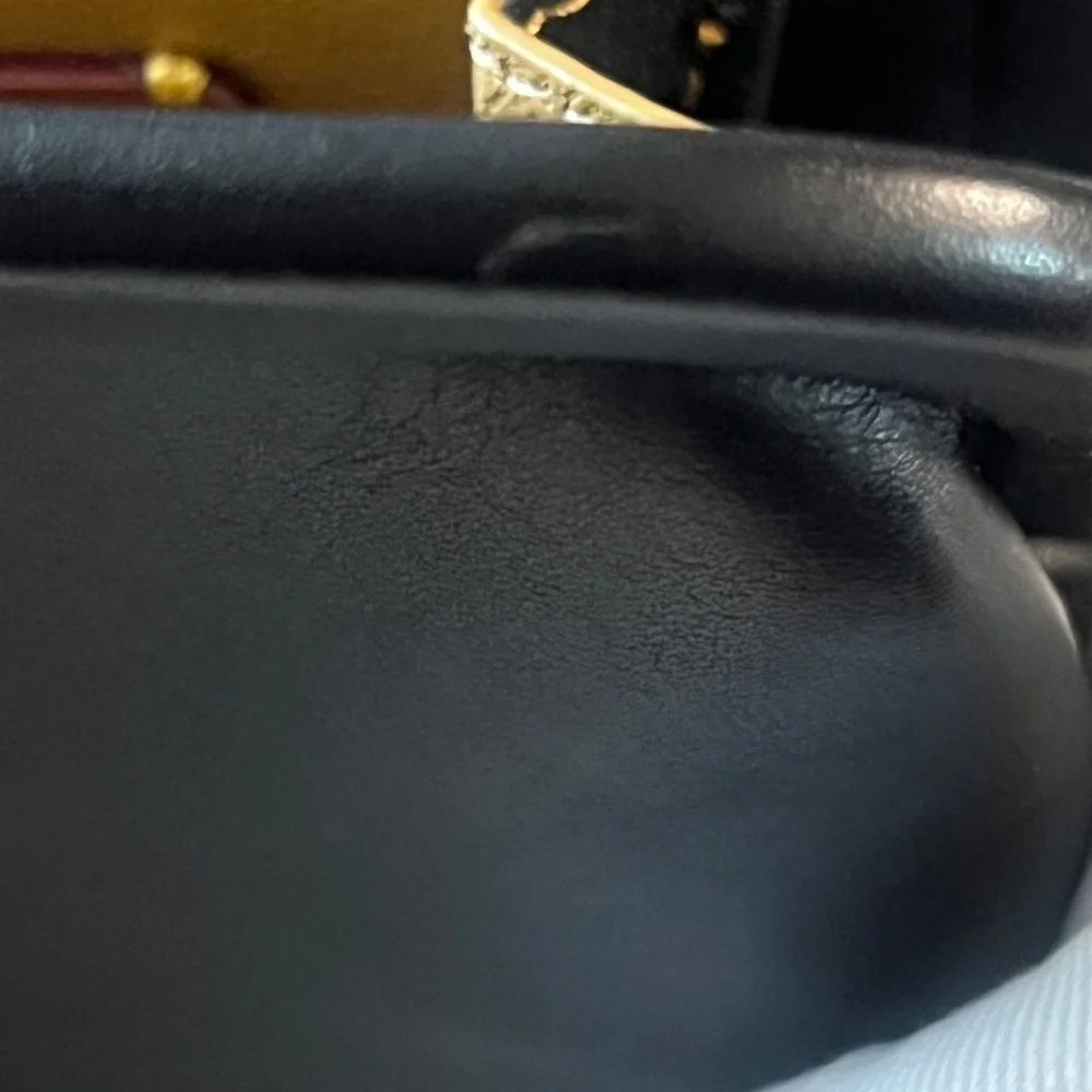 Kiss lock Coin Case - Picture 3 of 9